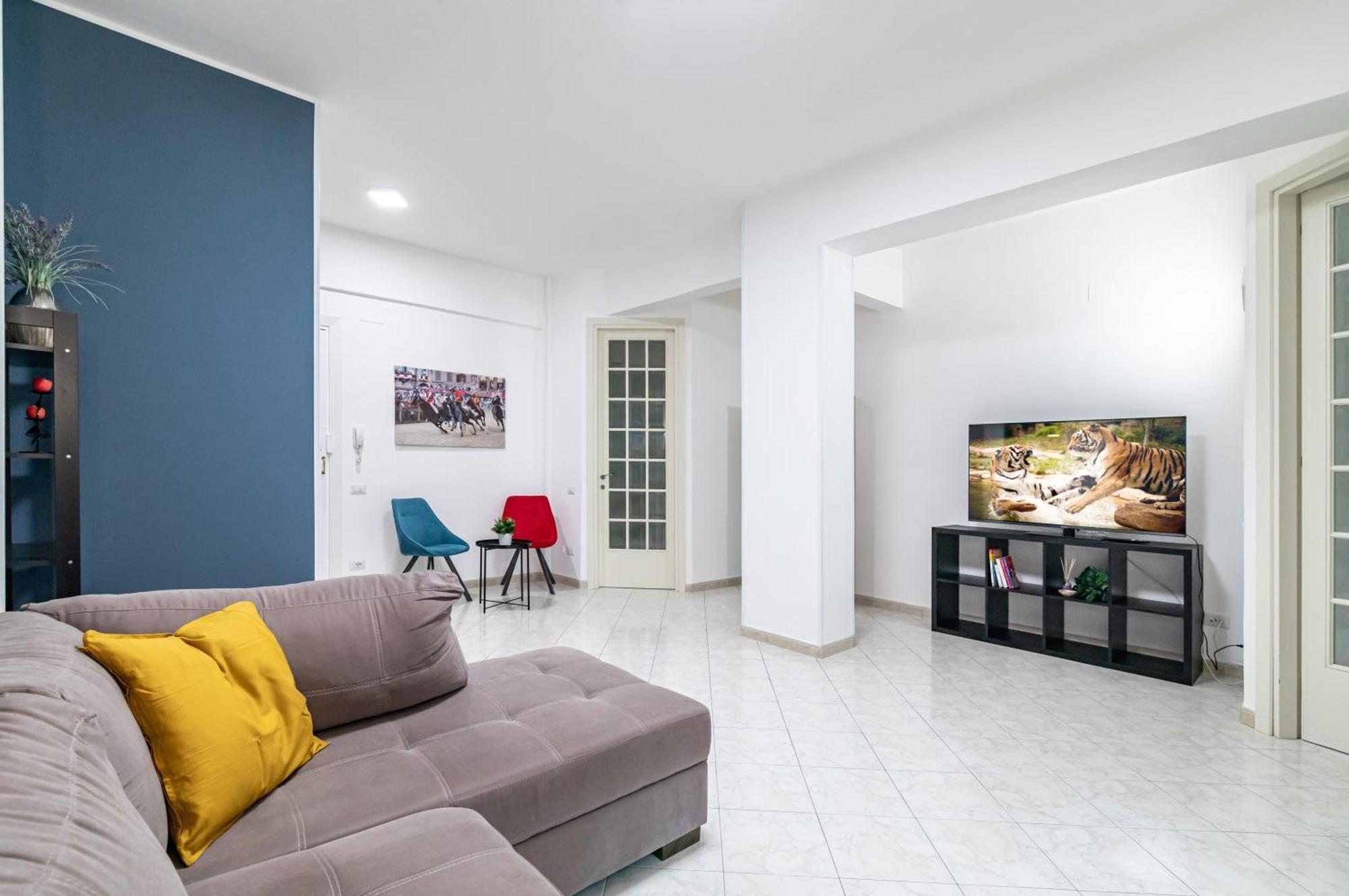 Roomy Close To Center! Apartamento